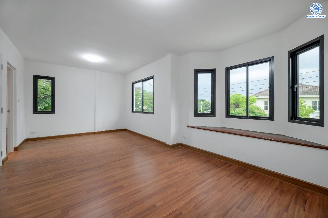 บ้านมือสองตกแต่งใหม่ แบรนด์ L&H โครงการ ชัยพฤกษ์ วัดลาดปลาดุก บนเนื้อที่ 59.5 ตร.ว. พื้นที่ใช้สอยมากถึง 108.5 ตร.ม. ฟังก์ชัน 3 ห้องนอน 2 ห้องน้ำ จอดรถได้ 1 คัน พร้อมพื้นที่ข้างบ้านกว้างตอบโจทย์ทุกการอยู่อาศัย บนทำเลดีที่สุด! ใกล้เซ็นทรัลเวสต์เกต ทางด่วน "กาญจนาภิเษก" และรถไฟฟ้าสายสีม่วง "สถานีคลองบางไผ่" ในราคาสุดคุ้ม